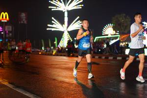 BIB: 407, 42181
                            <button type="button" onclick="openModal(16207007)" class="btn btn-primary btn-sm float-right btn-popup" data-toggle="modal" data-target=".modal-high-quality">
                        <i class="fas fa-shopping-cart"></i> Add to Cart
                    </button>
                                            <button type="button" onclick="isThisMe(16207007, true)" class="btn btn-success btn-sm float-right btn-popup btn-isme hidden" data-toggle="tooltip" data-placement="bottom" title="นี่คือรูปของคุณใช่ไหม คลิกที่นี่เพื่อเอาเข้าอัลบั้ม">
                        <i class="fas fa-plus"></i> Add to album
                    </button>
                    <button type="button" onclick="isThisMe(16207007, false)" class="btn btn-warning btn-sm float-right btn-popup btn-isnotme hidden">
                        <i class="fas fa-ban"></i> Remove from album
                    </button>